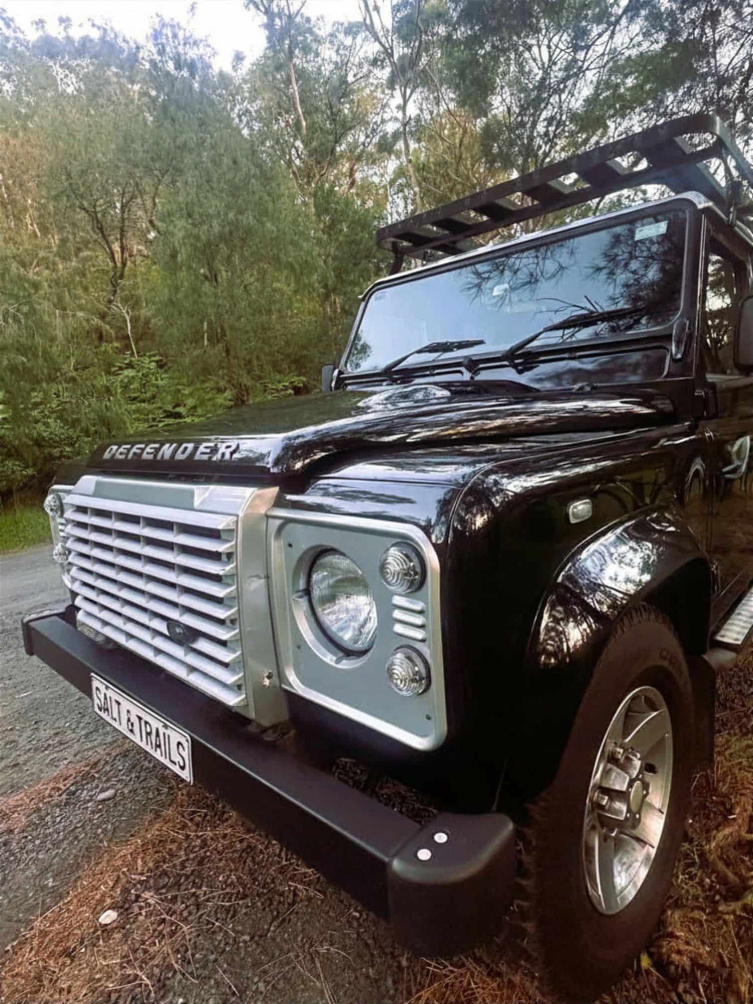 Classic Land Rover Defender used on Salt & Trails day journeys on Sydney's Northern Beaches