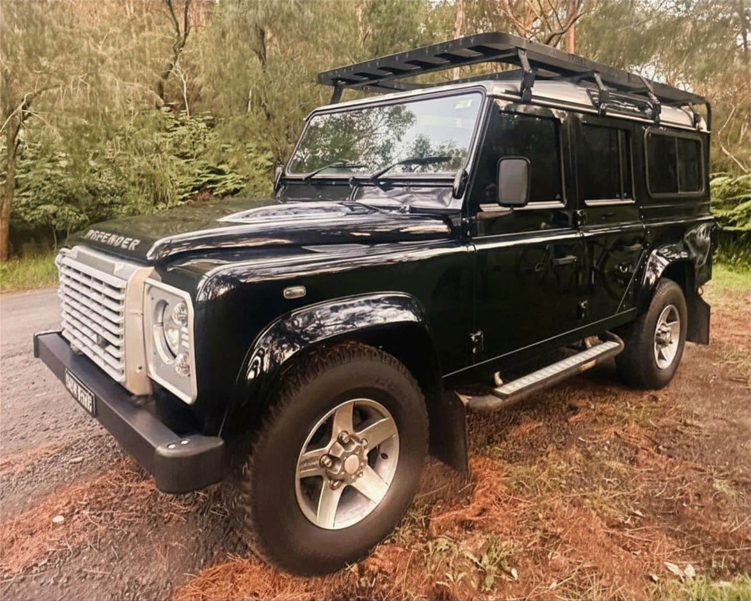 Classic Land Rover Defender used on Salt & Trails day journeys on Sydney's Northern Beaches
